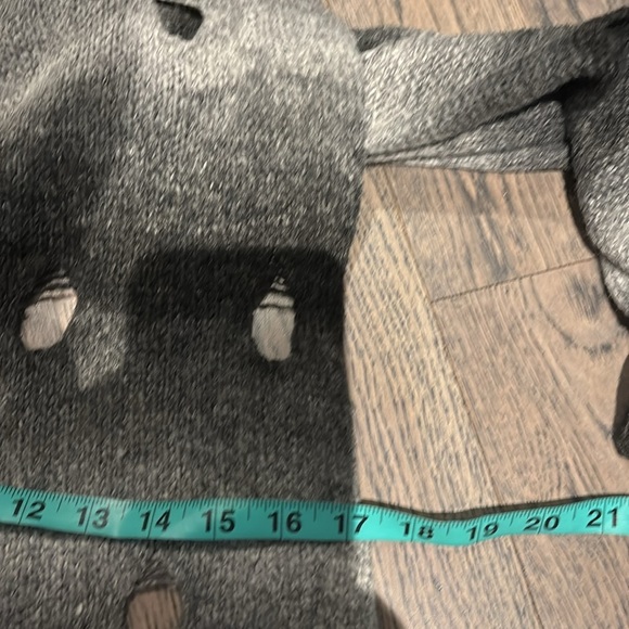 Vintage polka dot distressed holes wool scarf - Picture 5 of 7